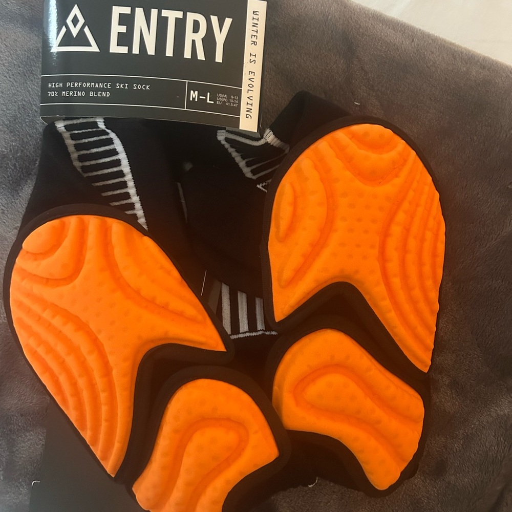 Entry Orange Athletic Socks Dynamic Design - Picture 2 of 3